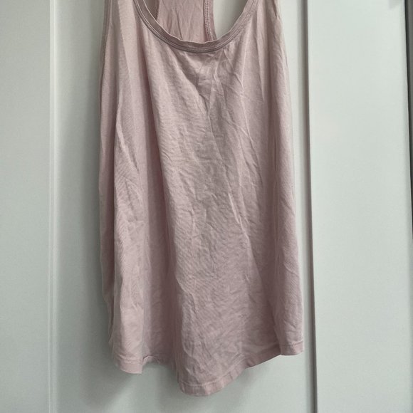 Soft pink lululemon lightweight tank top in great condition - Picture 4 of 5